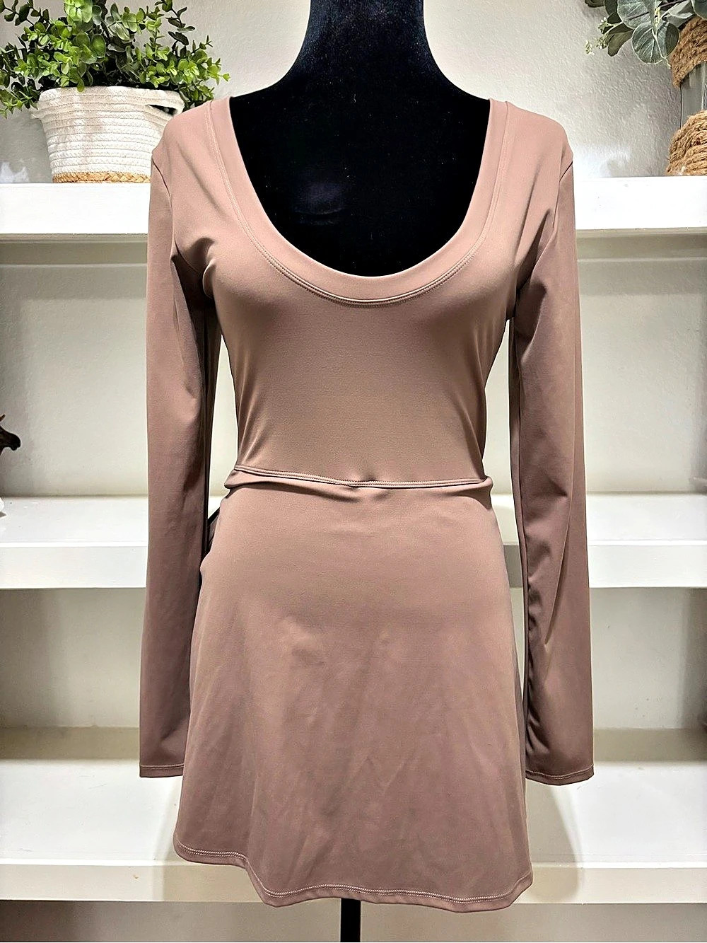 Long Sleeve Mini Dress in Brown Size Large Like New